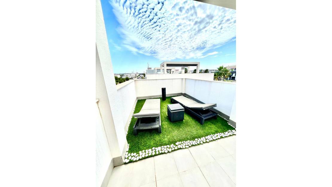 Alquiler a largo plazo - Casa adosada / Duplex - Orihuela Costa - Cabo roig - La Zenia
