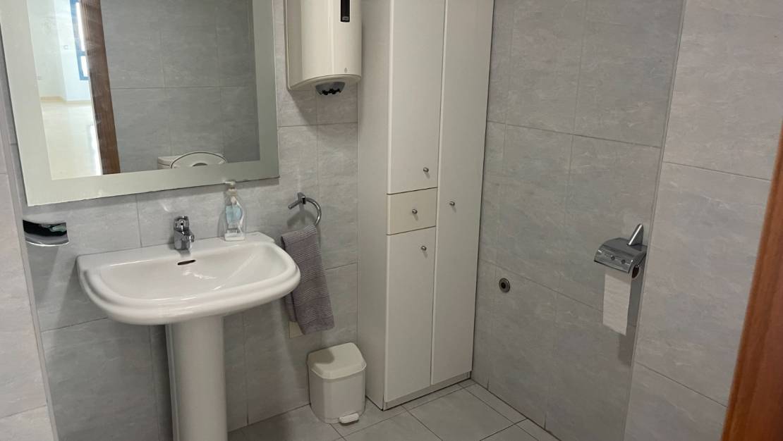 Alquiler a largo plazo - Comercial - Torrevieja - Centro