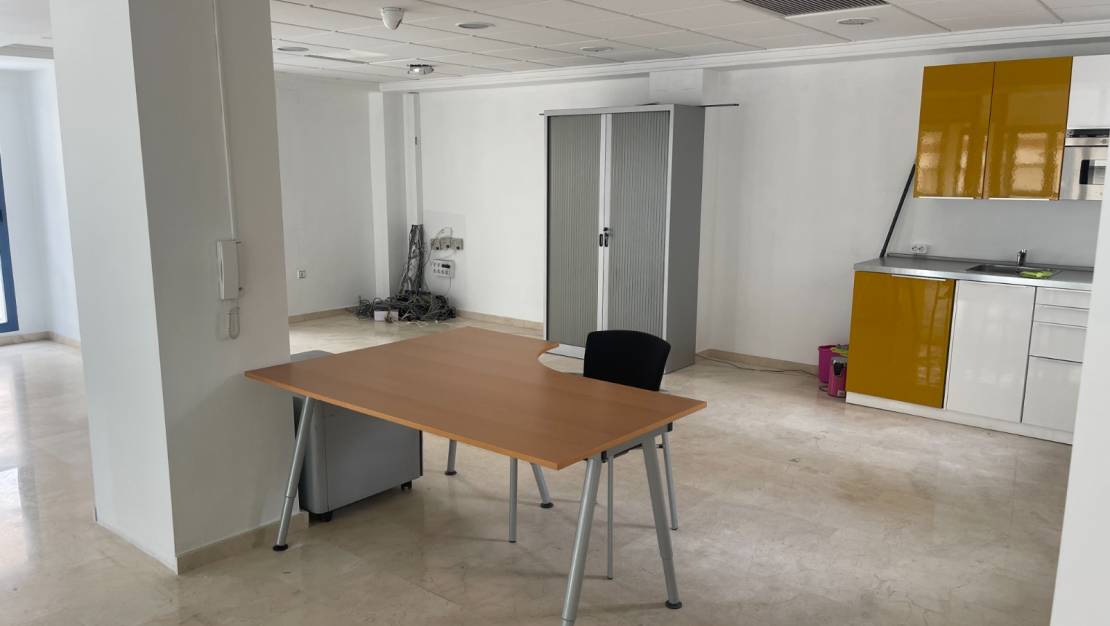 Alquiler a largo plazo - Comercial - Torrevieja - Centro