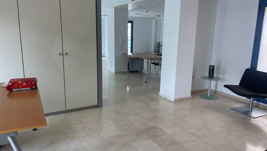 Alquiler a largo plazo - Comercial - Torrevieja - Centro
