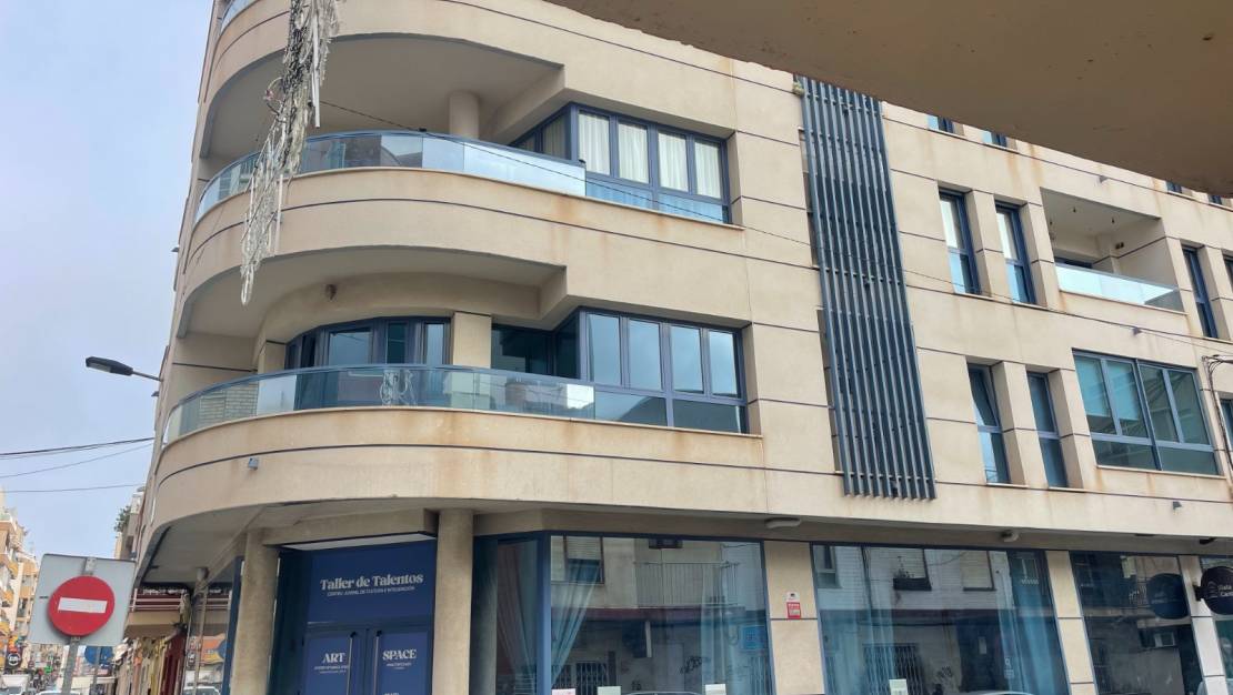 Alquiler a largo plazo - Comercial - Torrevieja - Centro