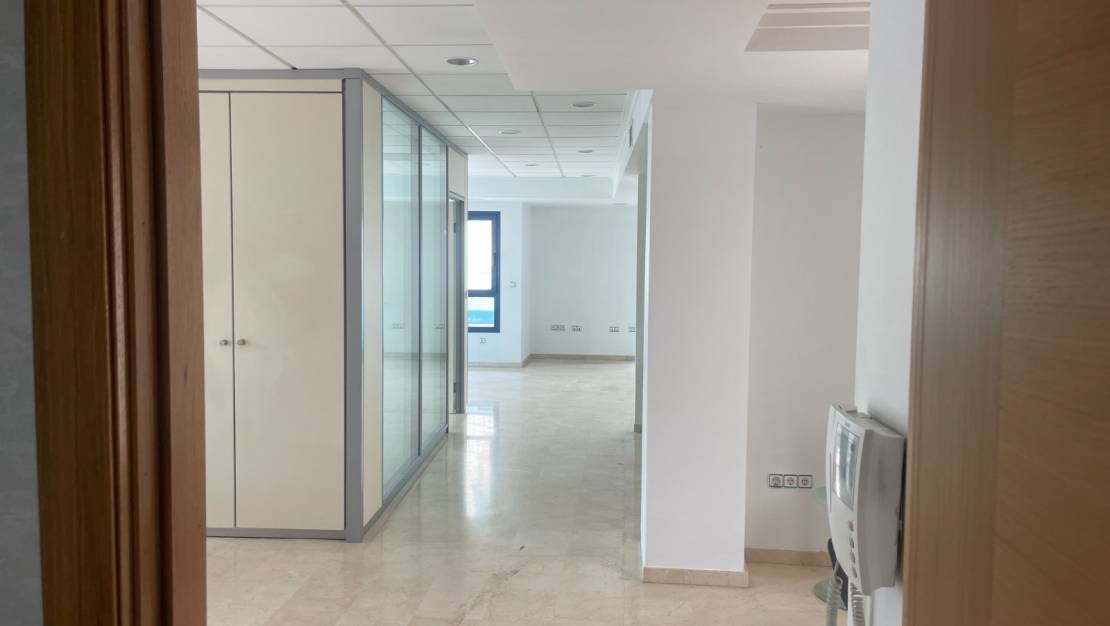 Alquiler a largo plazo - Comercial - Torrevieja - Centro