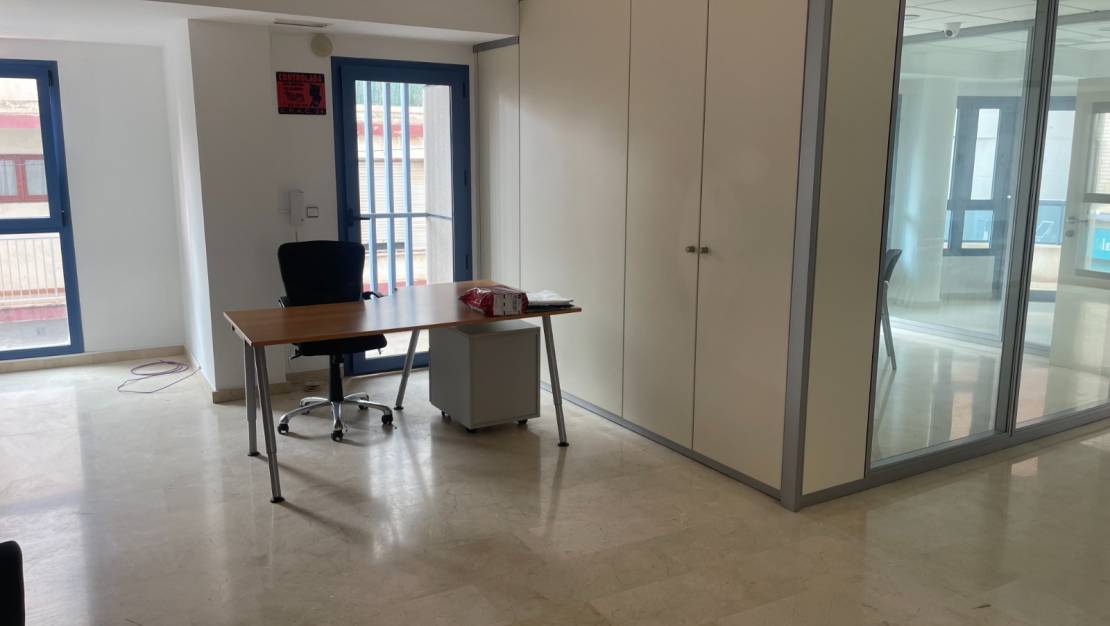 Alquiler a largo plazo - Comercial - Torrevieja - Centro