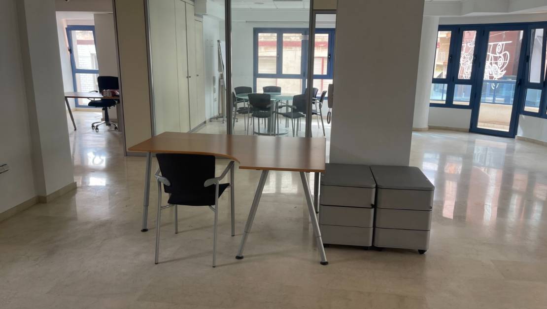 Alquiler a largo plazo - Comercial - Torrevieja - Centro