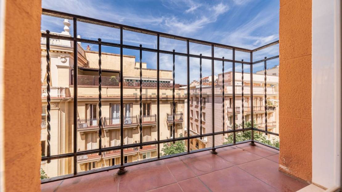 Resale - Apartment - Madrid - Ciudad Lineal