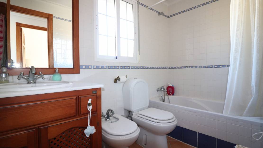 Venta - Villa / Semi separado - Algorfa