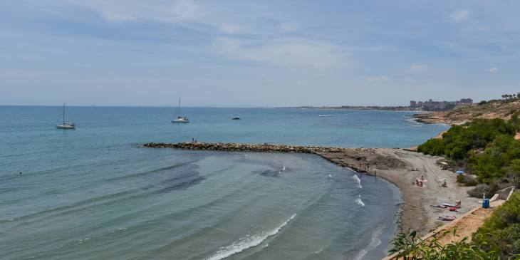 Cabo Roig: playas, calas y villas de lujo